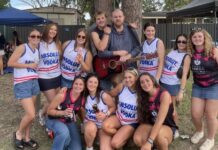 Busker leads group singalongs in Victor Harbor Holiday Park